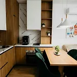 Stylish Nest At 15 Min To Center With Balcony And Ac
