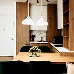 Stylish Nest At 15 Min To Center With Balcony And Ac