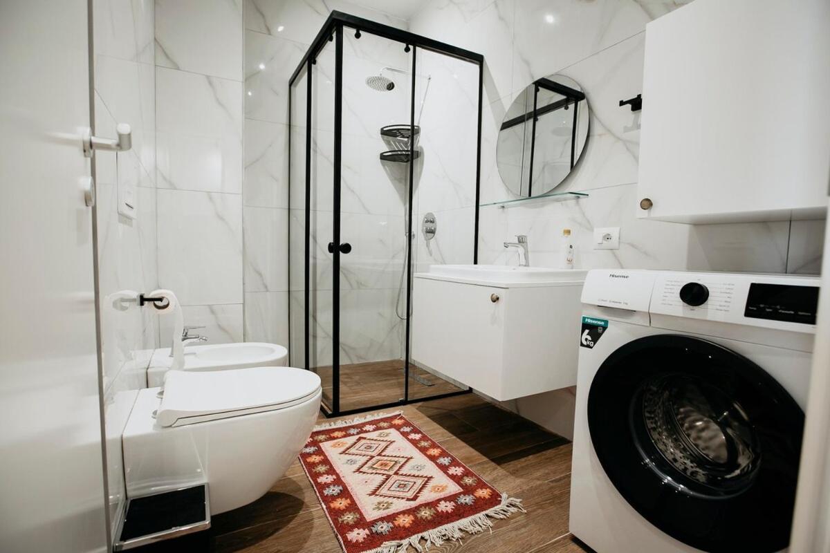 Apartment Stylish Nest At 15 Min To Center With Balcony And Ac Tirana