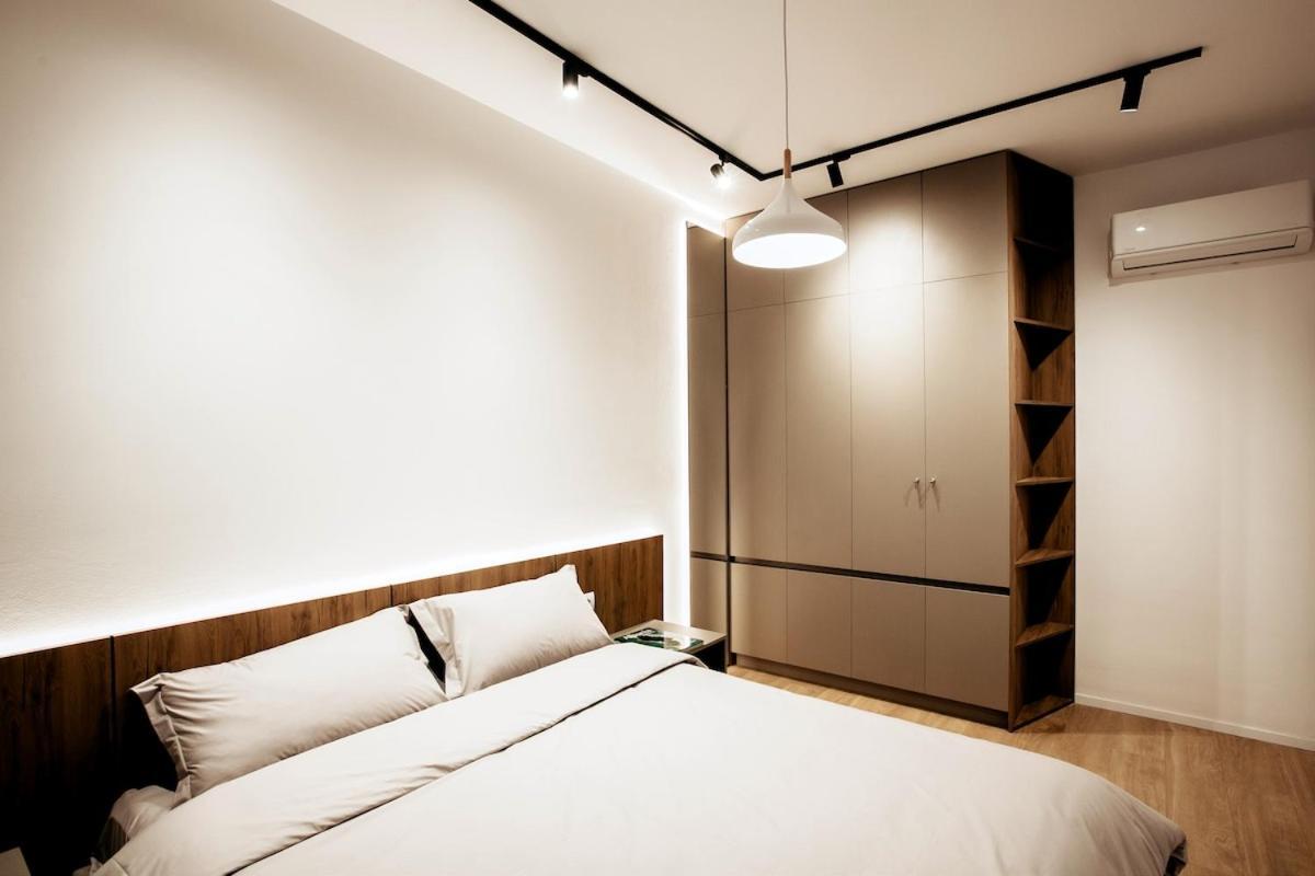 Stylish Nest At 15 Min To Center With Balcony And Ac * Tirana