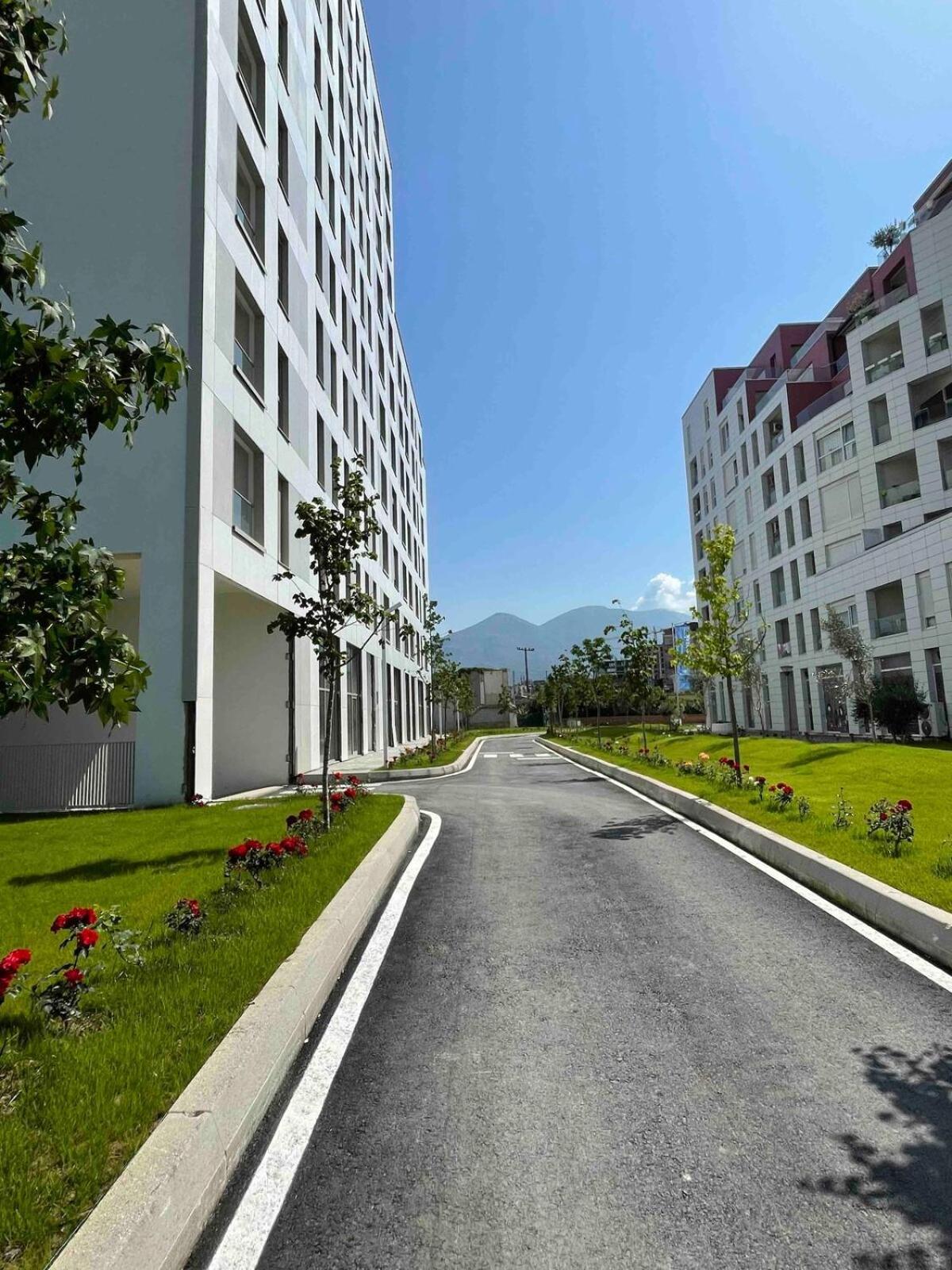 Apartment Stylish Nest At 15 Min To Center With Balcony And Ac Tirana